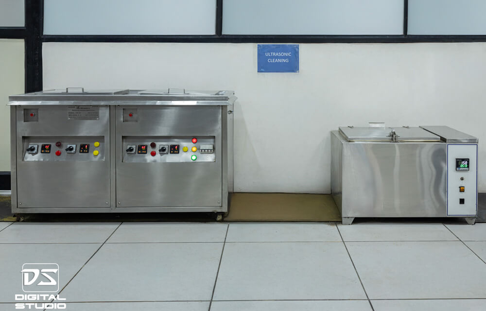 Ultrasonic cleaning machines